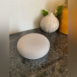 Google Home Mini (1st Generation) Smart Speaker with Google Assistant in Chalk